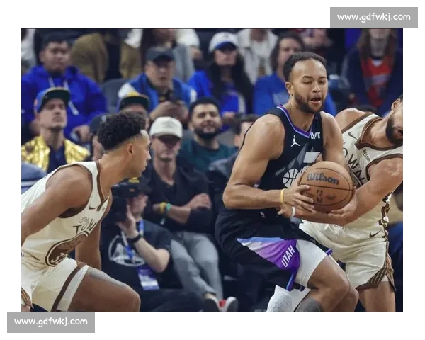CBA与NBA差异对比:联赛风格与文化深度解析 CBA与NBA差异对比:联赛风格与文化深度解析